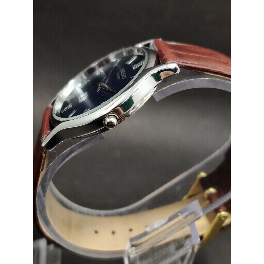 Vintage Style Seiko Quartz Mens Silver Watch & Blue accents W/Leather Strap - Picture 5 of 6